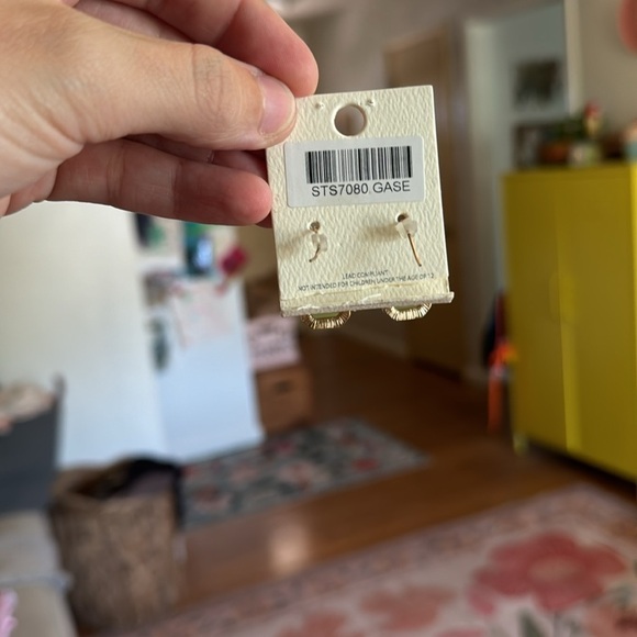 Mia Collection Green Gold Octagon Square Dangle Costume Earrings - Picture 2 of 2